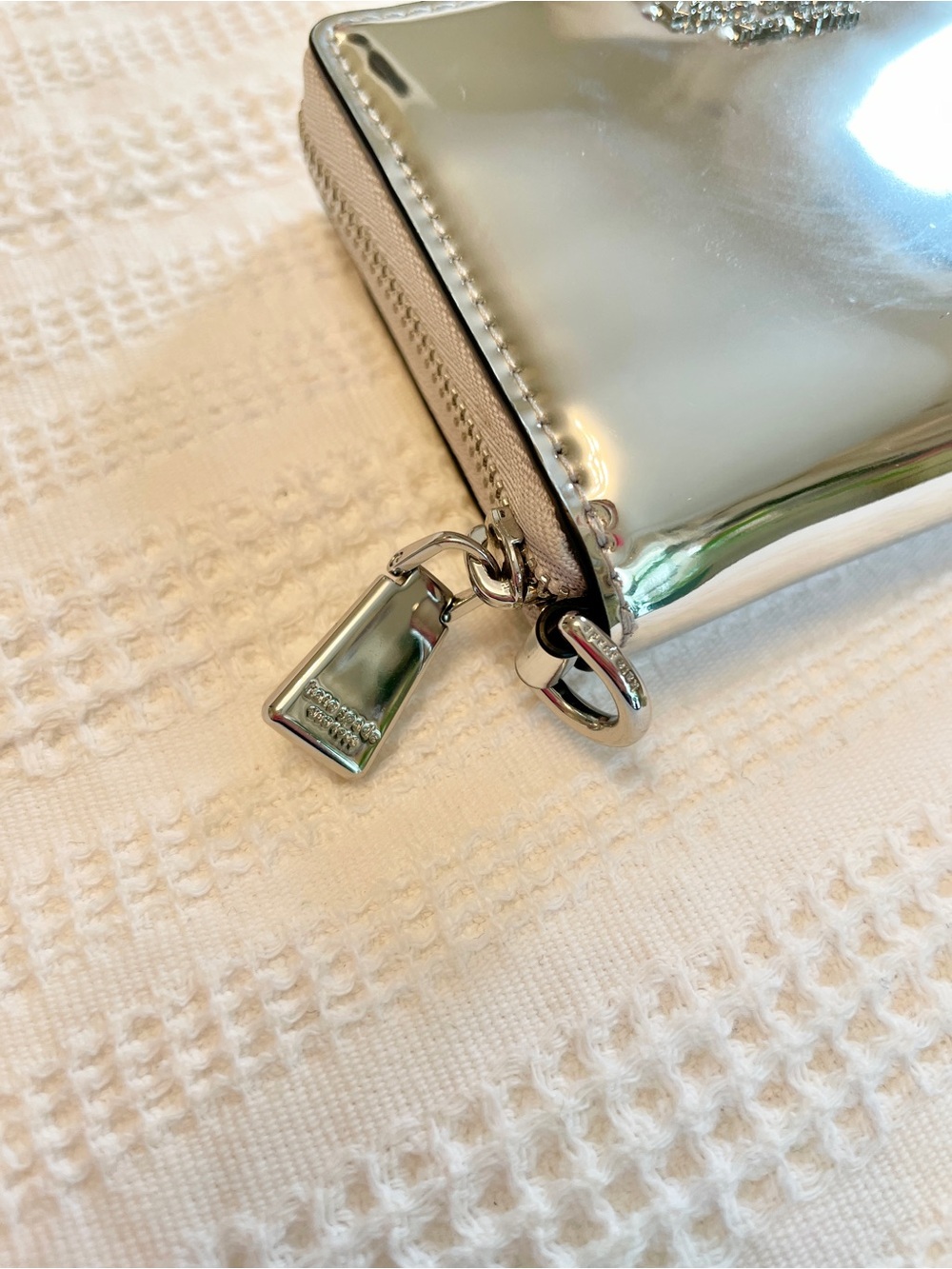NWT Kate Spade Metallic Silver Natasha Compact Wallet - Picture 2 of 13